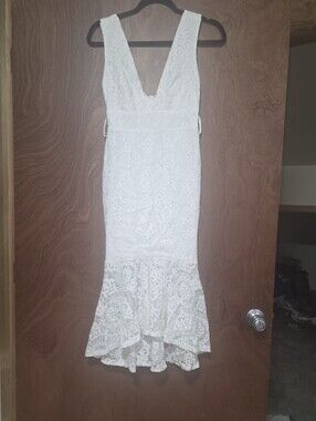Elegant White Lace V-Neck Midi Dress with Flared Hem